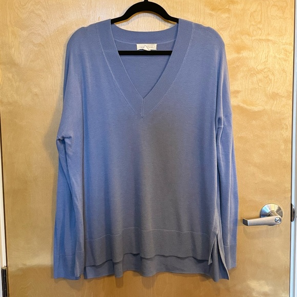 Treasure & Bond Blue V-Neck Sweater Medium - Picture 2 of 3